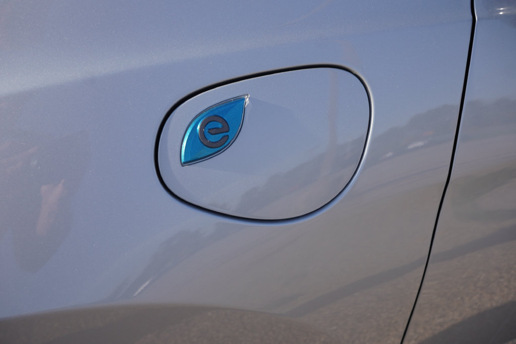 Used 2024 Chrysler Pacifica Limited FWD image 14