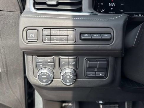 Used 2023 GMC Yukon Denali Ultimate AWD/4WD image 31