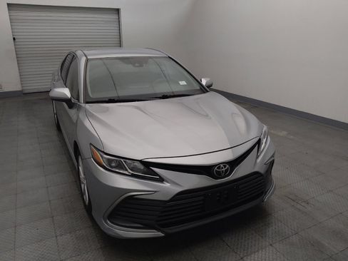 Used 2021 Toyota Camry LE image 14