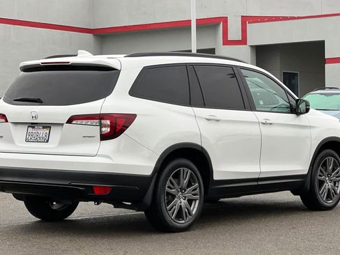 Used 2022 Honda Pilot Sport image 2