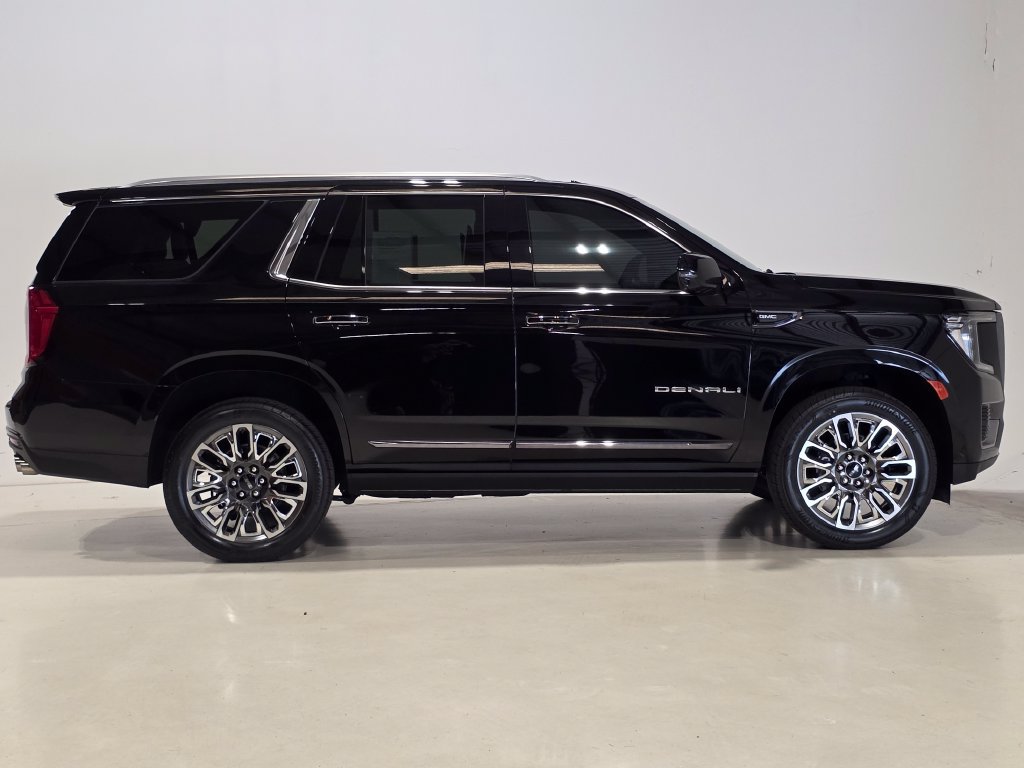 Used 2024 GMC Yukon Denali Ultimate w/ LPO, Floor Liner Package AWD/4WD image 4