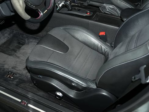 Used 2016 Nissan GT-R Premium AWD/4WD image 40