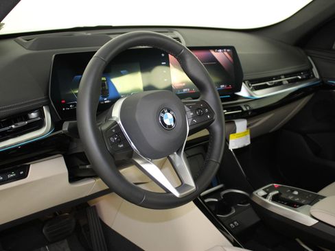 New 2025 BMW X1 xDrive28i w/ Technology Package image 3