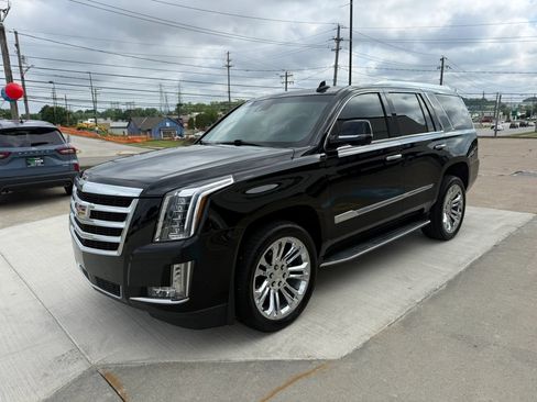 Used 2018 Cadillac Escalade Premium Luxury w/ LPO, Radiant Package AWD/4WD image 5