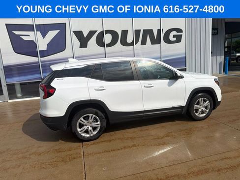 Used 2024 GMC Terrain SLE AWD/4WD image 1