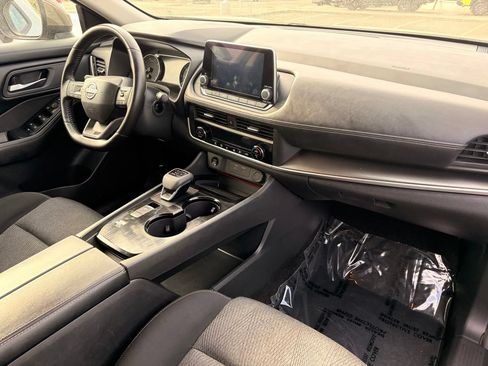 Used 2025 Nissan Rogue SV FWD image 13