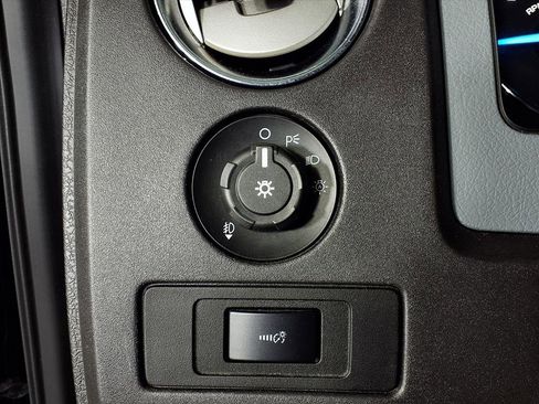 Used 2012 Ford F150 XLT w/ XLT Chrome Pkg image 24