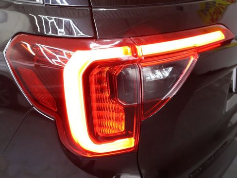 Used 2021 GMC Acadia SLT w/ Elevation Edition image 29