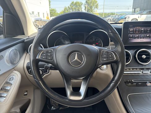 Used 2019 Mercedes-Benz GLC 300 4MATIC image 3