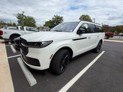 New 2025 Lincoln Navigator L Reserve w/ Jet Appearance Package image 2