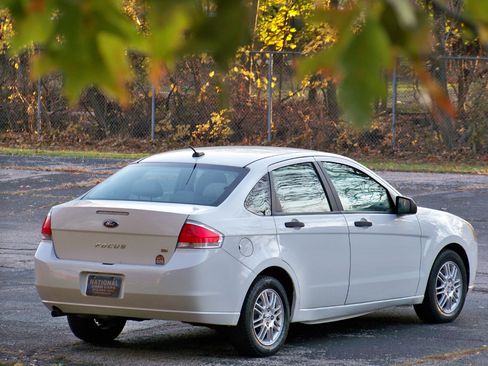 Used 2010 Ford Focus SE image 6