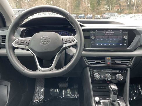 Used 2022 Volkswagen Taos SEL image 8