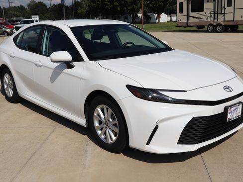 Used 2025 Toyota Camry LE FWD image 3