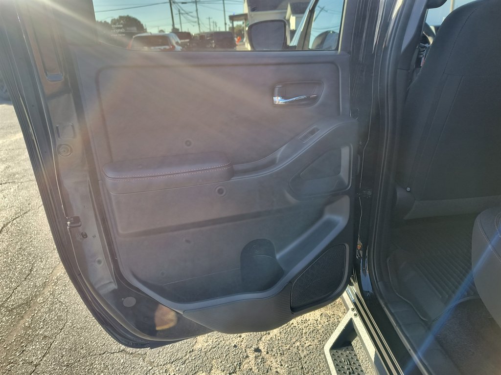 Used 2023 Nissan Frontier PRO-4X w/ Technology Package AWD/4WD image 29