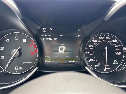 Used 2018 Alfa Romeo Giulia Quadrifoglio w/ Driver Assist Dynamic Package RWD image 17