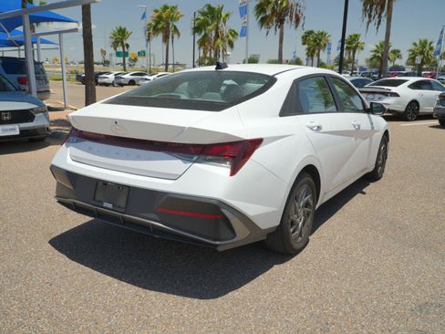 Used 2024 Hyundai Elantra SEL FWD image 5