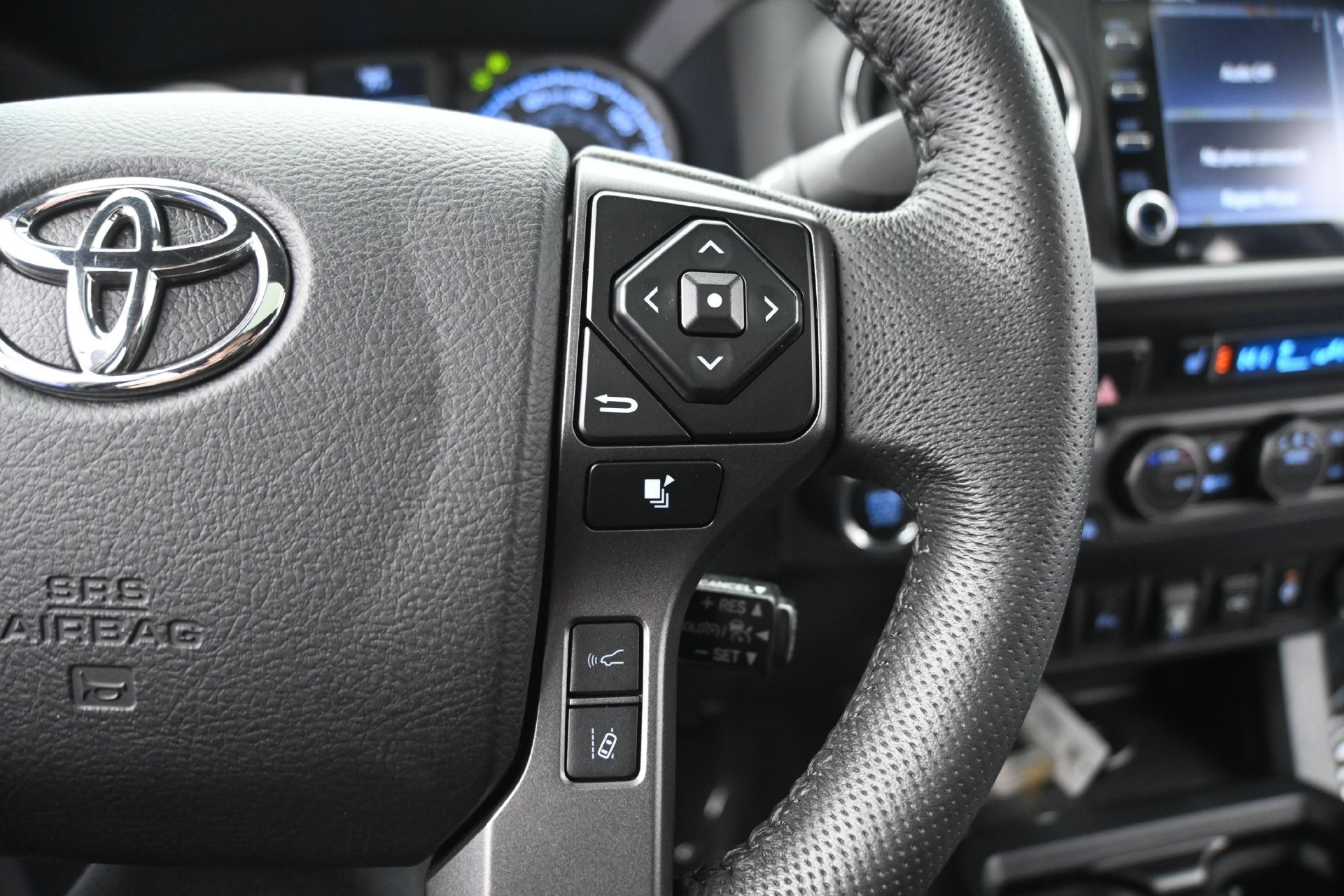 Used 2022 Toyota Tacoma TRD Off-Road w/ TRD Premium Off Road Package AWD/4WD image 23