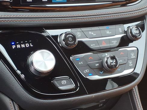 New 2026 Chrysler Pacifica Pinnacle image 25