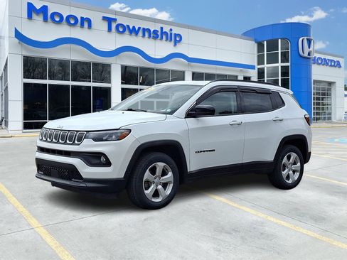 Used 2022 Jeep Compass Latitude w/ Sun and Sound Group image 3