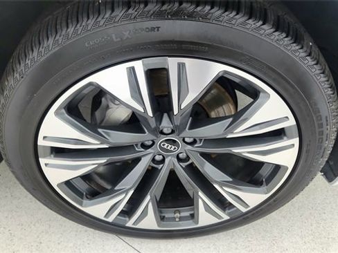 Used 2025 Audi Q8 Prestige w/ Prestige Package image 58