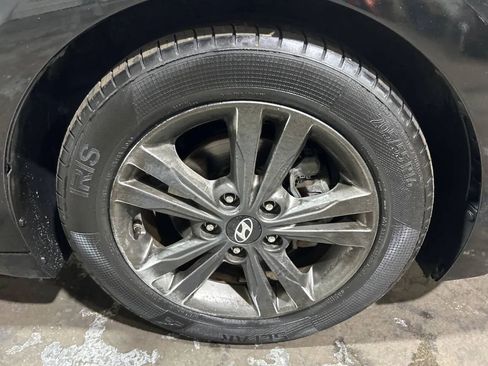 Used 2018 Hyundai Elantra SEL image 35