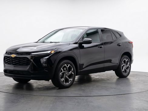 Used 2025 Chevrolet Trax LT FWD image 3