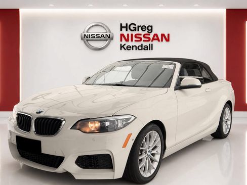 Used 2017 BMW 230i Convertible RWD image 3