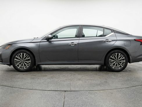 Used 2025 Nissan Altima 2.5 SV FWD image 5