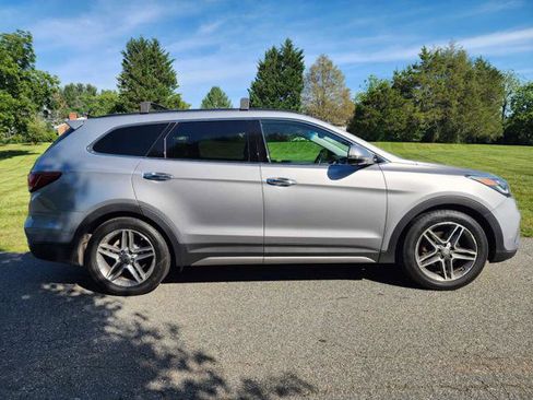 Used 2017 Hyundai Santa Fe Limited AWD/4WD image 5
