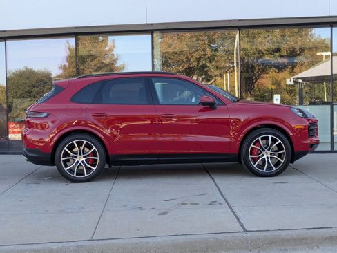 Used 2024 Porsche Cayenne S image 8