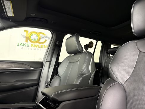 New 2025 Jeep Grand Cherokee L Overland w/ Advanced Protech Group III image 25