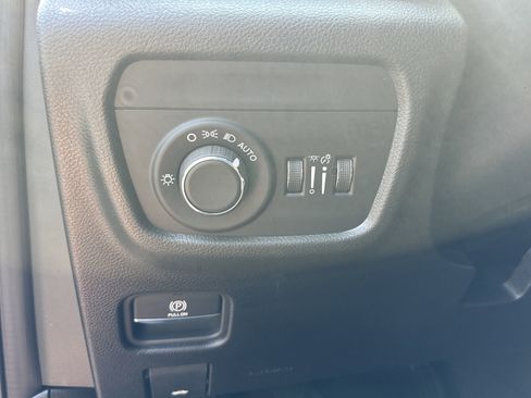 New 2025 Jeep Grand Cherokee L Altitude image 9