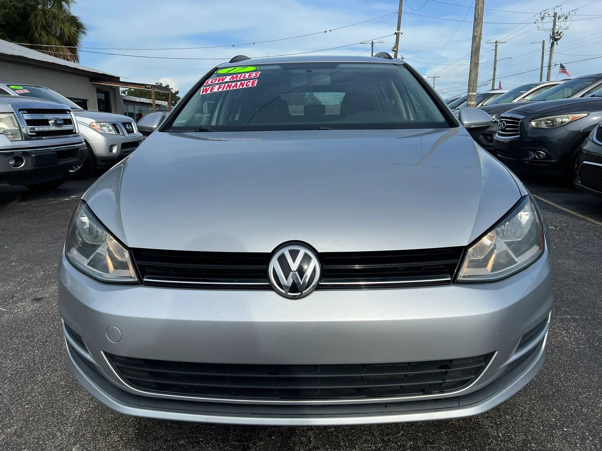 Used 2017 Volkswagen Golf S FWD image 3