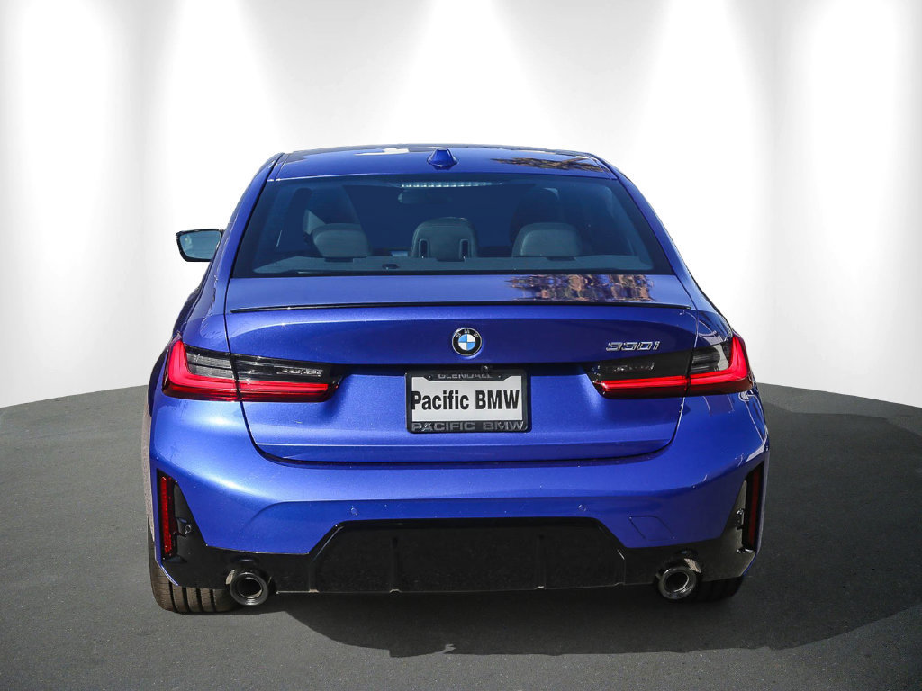 Used 2026 BMW 330i Sedan w/ M Sport Package RWD image 5