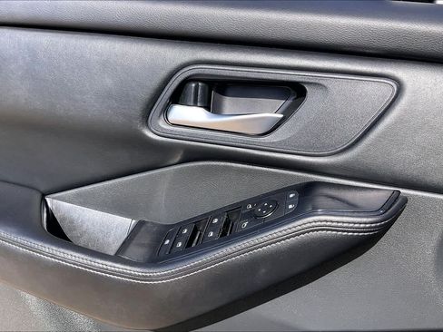 Used 2024 Nissan Rogue SV AWD/4WD image 34