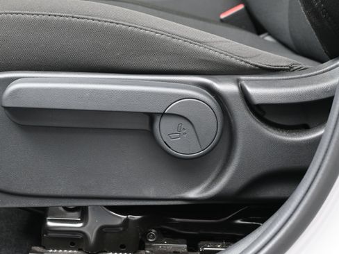 Used 2025 Hyundai Kona SE FWD image 10