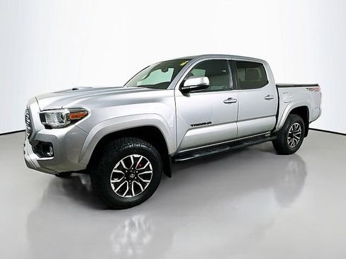 Used 2020 Toyota Tacoma TRD Sport AWD/4WD image 3