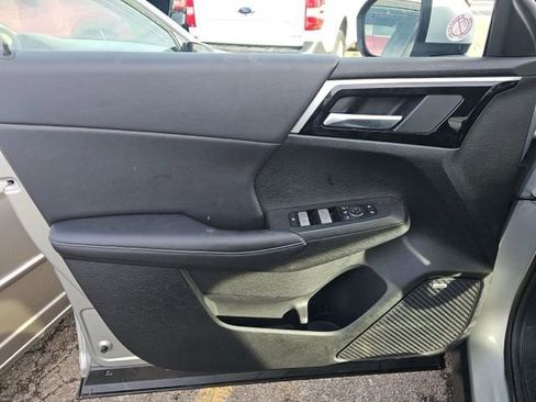 Used 2025 Mitsubishi Outlander AWD image 14