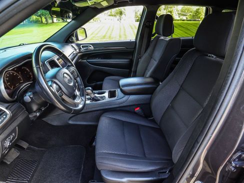 Used 2019 Jeep Grand Cherokee Laredo w/ Security & Convenience Group RWD image 33