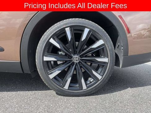 Used 2025 Toyota Crown Platinum AWD/4WD image 9
