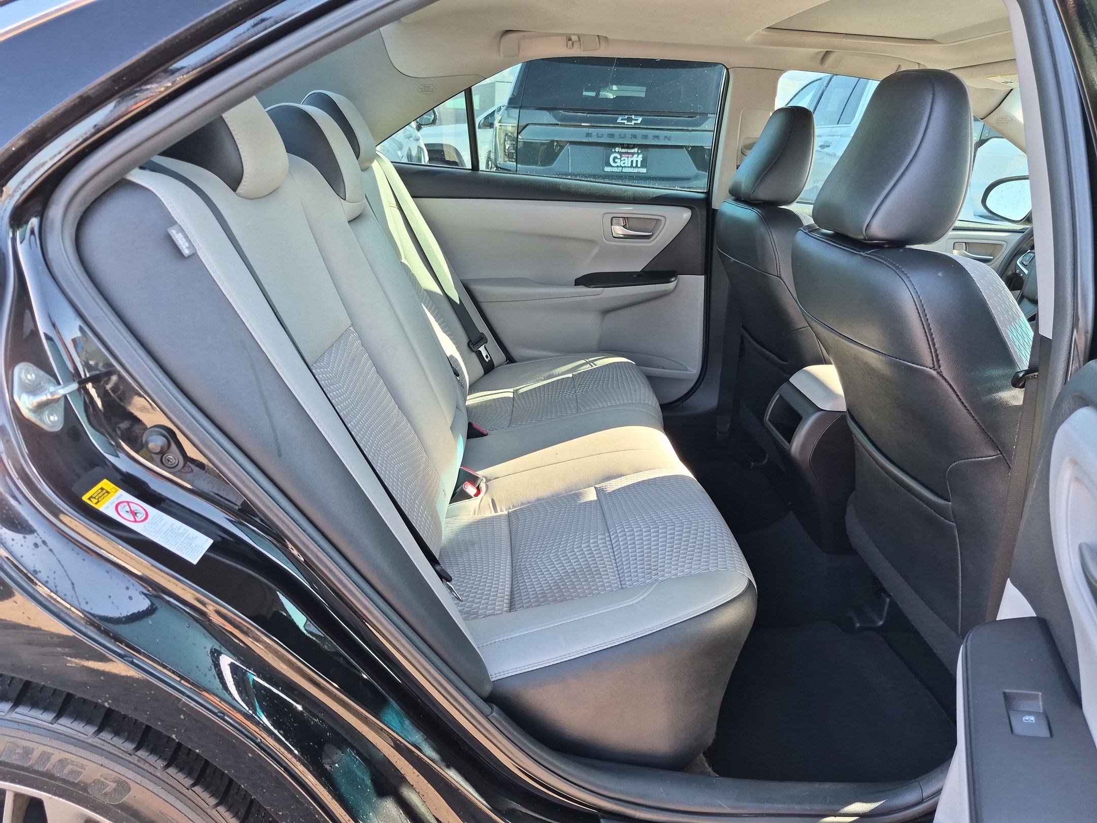 Used 2015 Toyota Camry SE w/ Moonroof Package FWD image 30
