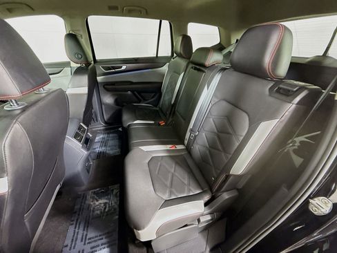 Used 2025 Volkswagen Atlas Peak Edition SE image 20
