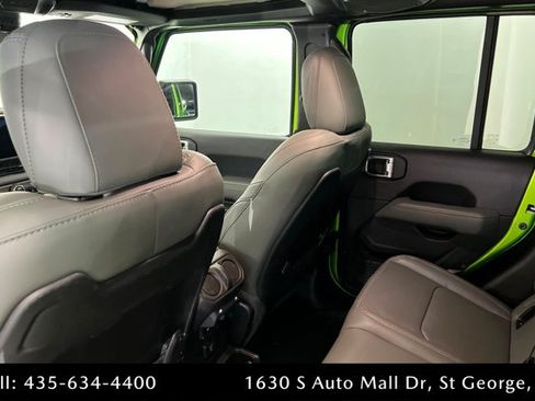 Used 2025 Jeep Gladiator Mojave AWD/4WD image 19