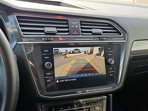 Certified 2022 Volkswagen Tiguan SE w/ Panoramic Sunroof Package image 16