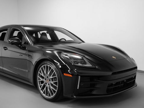 Certified 2025 Porsche Panamera 4 AWD/4WD image 9