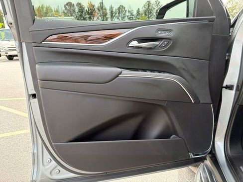 Used 2024 Cadillac Escalade ESV Premium Luxury AWD/4WD image 10