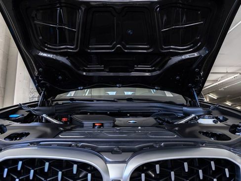 Certified 2025 BMW X4 xDrive30i image 32