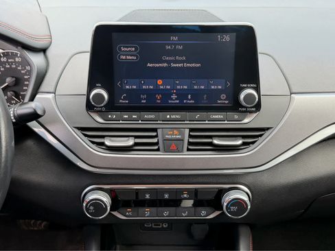 Used 2024 Nissan Altima 2.5 SR FWD image 16