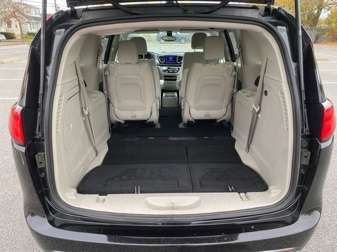 Used 2017 Chrysler Pacifica Touring Plus image 25