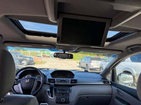 Used 2011 Honda Odyssey Touring Elite image 12